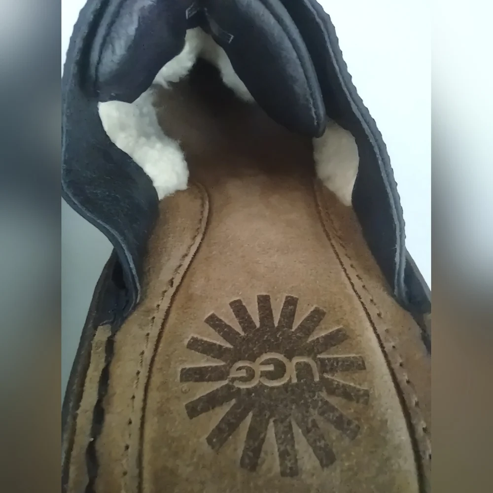 UGG Clog Tooth Toggle Shearlings - Picture 10 of 11